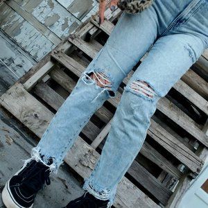 💙 Garage Distressed Mom Jeans 💙